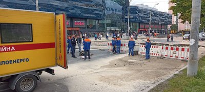 Прорив водогону біля метро "Либідська": вулицю Антоновича перекрили. Підземка працює у звичному режимі Прорив водогону біля метро "Либідська": вулицю Антоновича перекрили. Підземка працює у звичному режимі