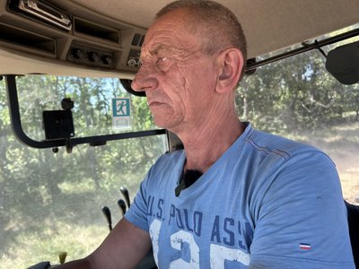 "Упав дрон – загорілось поле з пшеницею": як проходять жнива у прифронтовій Межовій