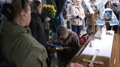 У Вінниці попрощалися з полеглим лейтенантом Андрієм Гуньком У Вінниці попрощалися з полеглим лейтенантом Андрієм Гуньком