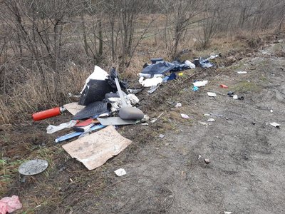 На Криворіжжі легковик зіткнувся з двома вантажівками: є загиблі та травмовані