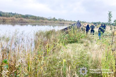 Трактор перекинувся у ставок на Рівненщині. Водій загинув на місці Трактор перекинувся у ставок на Рівненщині. Водій загинув на місці