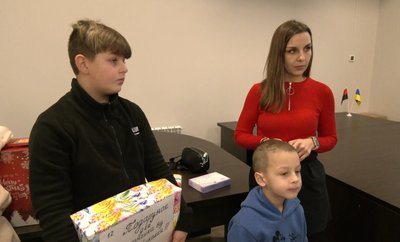 Родина загиблого на війні Сергія Козулі — подарунки дітям загиблих волинян Родина загиблого на війні Сергія Козулі — подарунки дітям загиблих волинян