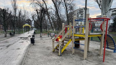 Дитячий майданчик Дружківка Донецька область 12 грудня 2025 рік Дитячий майданчик Дружківка Донецька область 12 грудня 2025 рік