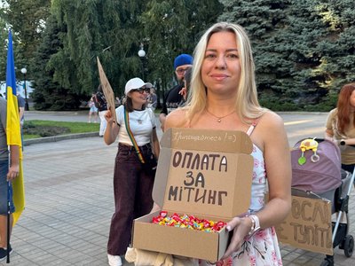 "Джерелом влади — є народ". Третій день поспіль тривають мітинги на підтримку Федорова у Дніпрі "Джерелом влади — є народ". Третій день поспіль тривають мітинги на підтримку Федорова у Дніпрі
