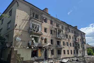 "Вже втретє потрапляємо". Жителі Слов’янська розказали про суботній авіаудар по середмістю "Вже втретє потрапляємо". Жителі Слов’янська розказали про суботній авіаудар по середмістю