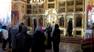 У Чернівцях у Кафедральному храмі ПЦУ священники проводять літургію з поясненнями У Чернівцях у Кафедральному храмі ПЦУ священники проводять літургію з поясненнями