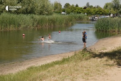 Прибирають сміття та перевіряють дно: як працюють водолази на річці Турунчук на Одещині