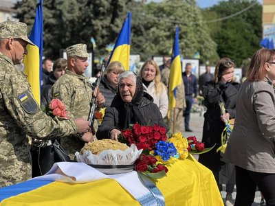 У Рівному попрощалися з військовими Олександром Коником та Михайлом Фоменюком У Рівному попрощалися з військовими Олександром Коником та Михайлом Фоменюком