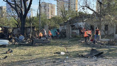 Наслідки ракетної атаки по Миколаєву: фоторепортаж Наслідки ракетної атаки по Миколаєву: фоторепортаж
