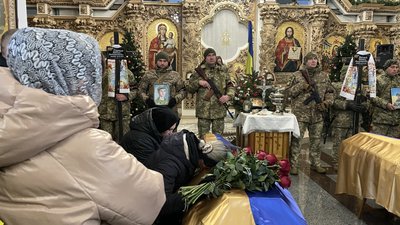 У Полтаві попрощались із воїнами Дмитром
Мерзлим та Максимом Хрупалом У Полтаві попрощались із воїнами Дмитром
Мерзлим та Максимом Хрупалом