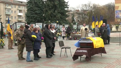 З 45-річним військовослужбовцем Максимом Лугініним попрощалися у Рівному З 45-річним військовослужбовцем Максимом Лугініним попрощалися у Рівному