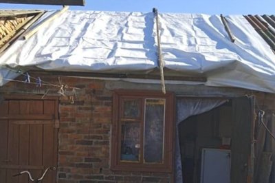 Пошкоджений будинок касетними боєприпасами Пошкоджений будинок касетними боєприпасами