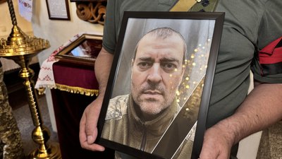 У Полтаві попрощалися із трьома захисниками України, які полягли на фронті У Полтаві попрощалися із трьома захисниками України, які полягли на фронті
