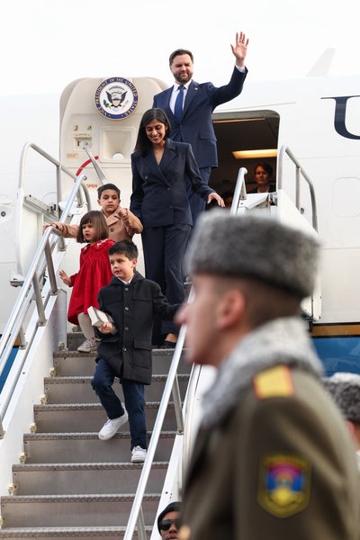 Віцепрезидент США Джей Ді Венс вчетверте став батьком Віцепрезидент США Джей Ді Венс вчетверте став батьком