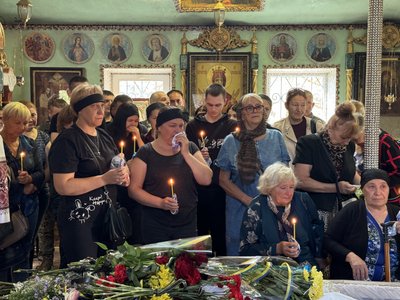 "Він гордість для села". У Сумах поховали військовослужбовця Олександра Конопленка "Він гордість для села". У Сумах поховали військовослужбовця Олександра Конопленка