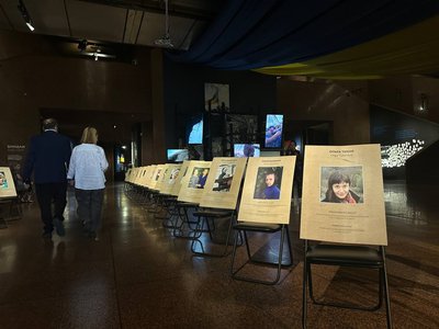 "Це не просто території — це люди,": у Києві показали фільм "Люди кольору свободи" "Це не просто території — це люди,": у Києві показали фільм "Люди кольору свободи"