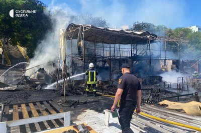 Пожежа знищила пляжний комплекс "Ікра" в Одесі: 700 метрів квадратних вигоріли за 10 хвилин Пожежа знищила пляжний комплекс "Ікра" в Одесі: 700 метрів квадратних вигоріли за 10 хвилин