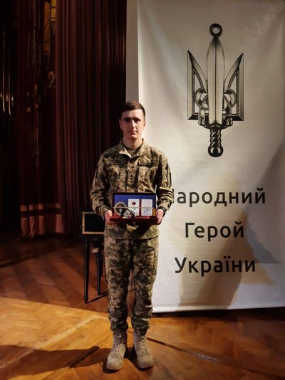 Олег Лотоцький з нагородою «Народний герой України» Олег Лотоцький з нагородою «Народний герой України»