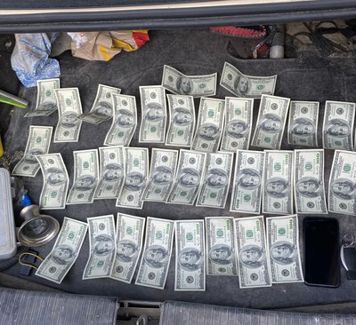 Переслідували та "вибивали" гроші: в Миколаєві СБУ затримала підозрюваних Переслідували та "вибивали" гроші: в Миколаєві СБУ затримала підозрюваних