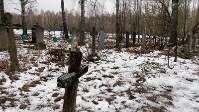 "Дикі звірі заходять частіше, ніж люди": як живуть останні жителі села на прикордонні Чернігівщини "Дикі звірі заходять частіше, ніж люди": як живуть останні жителі села на прикордонні Чернігівщини