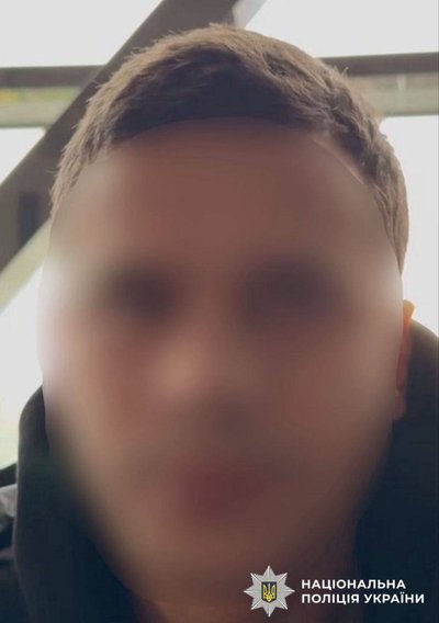 На Київщині взяли під варту чоловіка, підозрюваного у нападі з сокирою на відвідувача кафе На Київщині взяли під варту чоловіка, підозрюваного у нападі з сокирою на відвідувача кафе