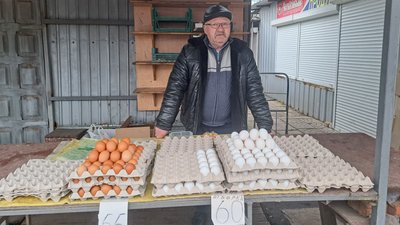 ринок на Даманському продавець Ігор Мирноград Донецька область 11 січня 2025 року ринок на Даманському продавець Ігор Мирноград Донецька область 11 січня 2025 року