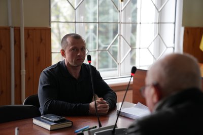 Обвинуваченого в підпалі ТЦК і автівок у Сумах залишили під вартою Обвинуваченого в підпалі ТЦК і автівок у Сумах залишили під вартою
