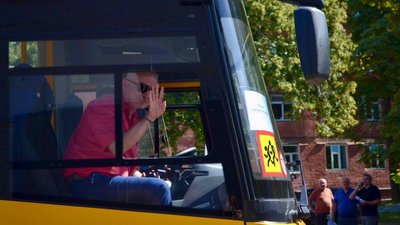 Шість громад Чернігівщини отримали шкільні автобуси від французької організації ACTED Шість громад Чернігівщини отримали шкільні автобуси від французької організації ACTED