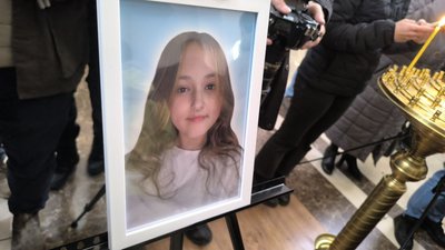 У Кривому Розі попрощались з 15-річними Данилом Нікітцьким й Аліною Куценко, які загинули через удар РФ У Кривому Розі попрощались з 15-річними Данилом Нікітцьким й Аліною Куценко, які загинули через удар РФ