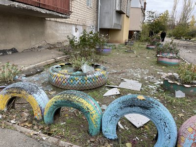 "Дуже страшно було, руки та ноги трусились". Херсонці розповіли про чергові удари армії РФ "Дуже страшно було, руки та ноги трусились". Херсонці розповіли про чергові удари армії РФ