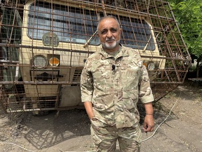 “Мій дім — Україна”. Як 61-річний вірменин Рудольф “Тюльпан” евакуює підбиту техніку на Донеччині “Мій дім — Україна”. Як 61-річний вірменин Рудольф “Тюльпан” евакуює підбиту техніку на Донеччині