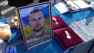 У Кропивницькому попрощалися із загиблим на війні з РФ Олександром Деревянком