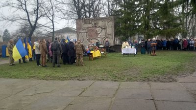 Рік вважали зниклим безвісти: у громаді на Черкащині попрощалися із захисником Рік вважали зниклим безвісти: у громаді на Черкащині попрощалися із захисником