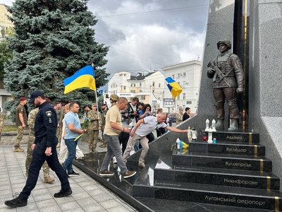У Житомирі вшанували пам’ять закатованих і загиблих у російському полоні У Житомирі вшанували пам’ять закатованих і загиблих у російському полоні