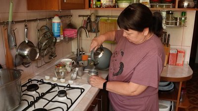 "Пахне не болотом, а дустом": кропивничани скаржаться на неприємний запах води з-під крану "Пахне не болотом, а дустом": кропивничани скаржаться на неприємний запах води з-під крану