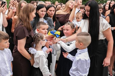 Свято 1 вересня у Чернівецькому ліцеї №13 Свято 1 вересня у Чернівецькому ліцеї №13