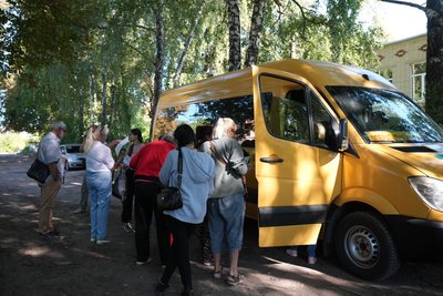 "Вікон багато побито". Очевидці розповіли про наслідки ракетної атаки у Сумах "Вікон багато побито". Очевидці розповіли про наслідки ракетної атаки у Сумах