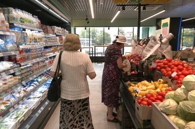 Чому люди бояться купувати "молочку": про роботу магазинів у Черкасах під час відключень Чому люди бояться купувати "молочку": про роботу магазинів у Черкасах під час відключень