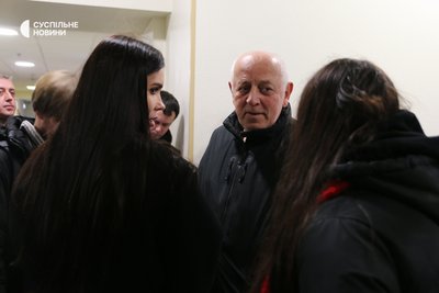 Батько керівника регіонального управління детективів НАБУ Руслана Магамедрасулова, колишній фермер Сентябр Магамедрасулов у Київському апеляційному суді, Київ, 3 грудня 2025 року Батько керівника регіонального управління детективів НАБУ Руслана Магамедрасулова, колишній фермер Сентябр Магамедрасулов у Київському апеляційному суді, Київ, 3 грудня 2025 року