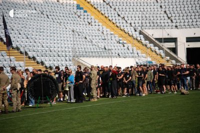 "Загинув, рятуючи інших": в Одесі попрощались з бійцем "Химери" та відомим ультрасом “Чорноморця” "Загинув, рятуючи інших": в Одесі попрощались з бійцем "Химери" та відомим ультрасом “Чорноморця”