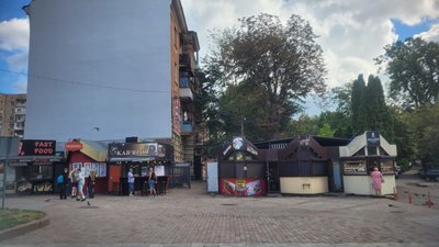 Демонтаж кіосків біля ЦУМу у Рівному: суд перевірив законність рішення виконкому щодо їх знесення Демонтаж кіосків біля ЦУМу у Рівному: суд перевірив законність рішення виконкому щодо їх знесення