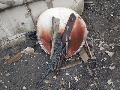 У Києві спалахнула пожежа у триповерхівці. Що відомо
