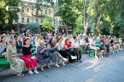 Кобзарі й бандуристи пройшлися вулицями Одеси: стартував фестиваль "Чорноморський степ"