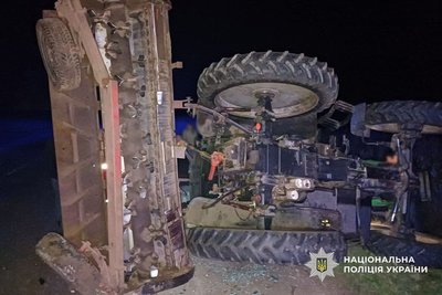 Чоловік загинув на місці: на Черкащині зіткнулися трактор та автомобіль Чоловік загинув на місці: на Черкащині зіткнулися трактор та автомобіль