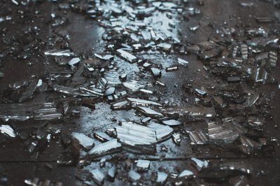 Розбите скло на вокзалі у Лозовій