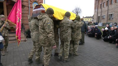 У Хмельницькому попрощалися із захисником Андрієм Олійником У Хмельницькому попрощалися із захисником Андрієм Олійником