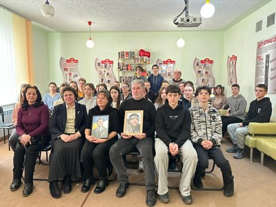 Зустріч з батьками бійця, Михайло Цимбалістий, бібліотека №4 в Тернополі Зустріч з батьками бійця, Михайло Цимбалістий, бібліотека №4 в Тернополі