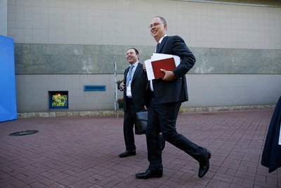 Кирило Дмитрієв (праворуч) у день відкриття економічного форуму у Санкт-Петербурзі 20 червня 2013 року Кирило Дмитрієв (праворуч) у день відкриття економічного форуму у Санкт-Петербурзі 20 червня 2013 року