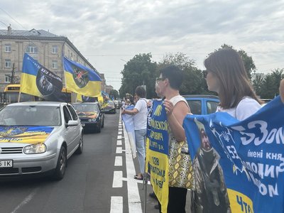 У Черкасах вшанували пам'ять загиблих під час теракту в Оленівці У Черкасах вшанували пам'ять загиблих під час теракту в Оленівці