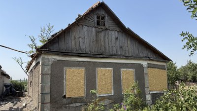 Пошкоджений будинок село Золоті Пруди Олександрівська громада Донецька область 11 липня 2025 рік Пошкоджений будинок село Золоті Пруди Олександрівська громада Донецька область 11 липня 2025 рік
